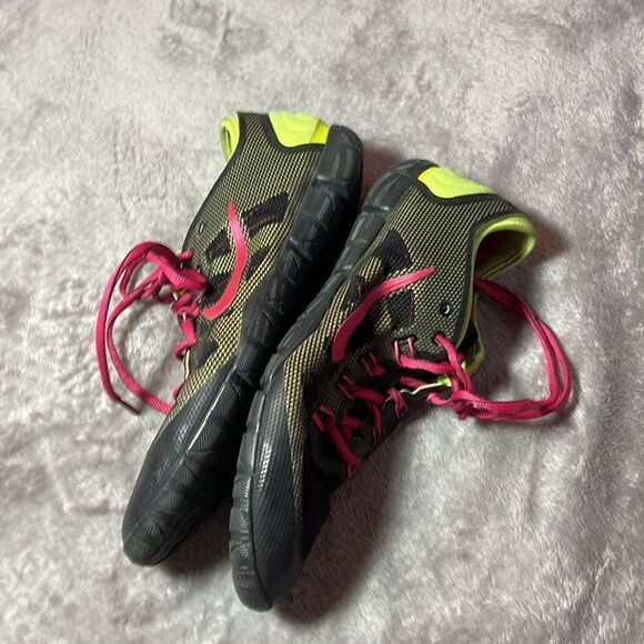 Nike training shoes size 8 1/2 - Picture 7 of 8